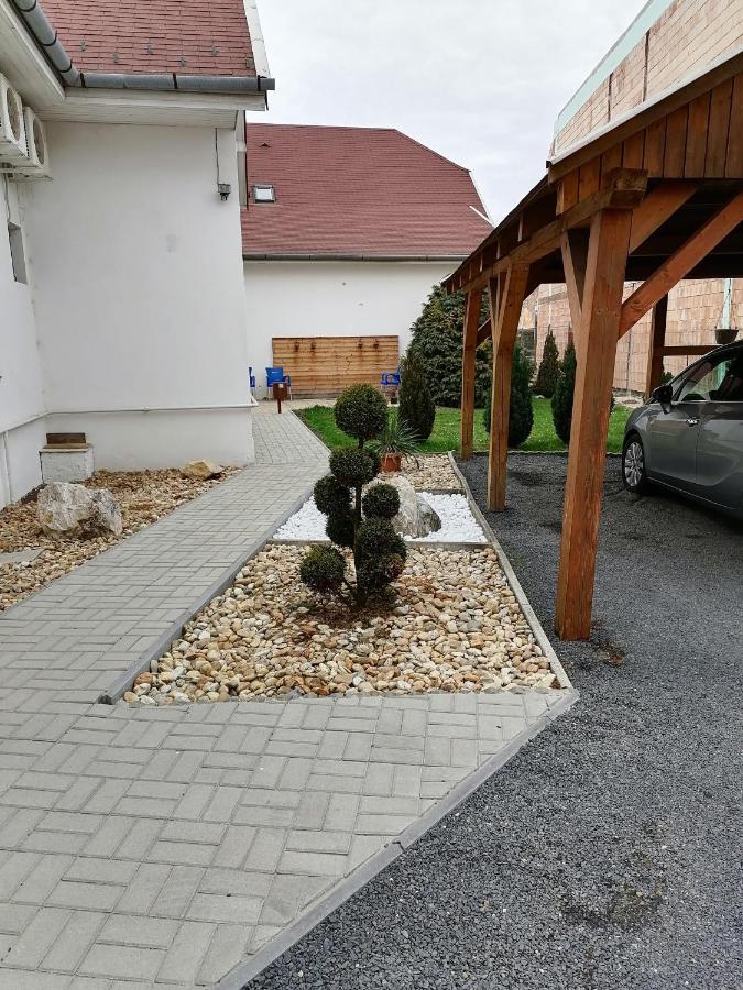 Joós Panzió Acomodação com café da manhã Sárvár Exterior foto