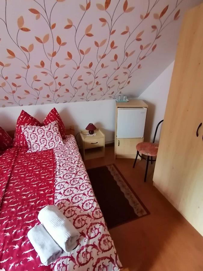Joós Panzió Acomodação com café da manhã Sárvár Exterior foto