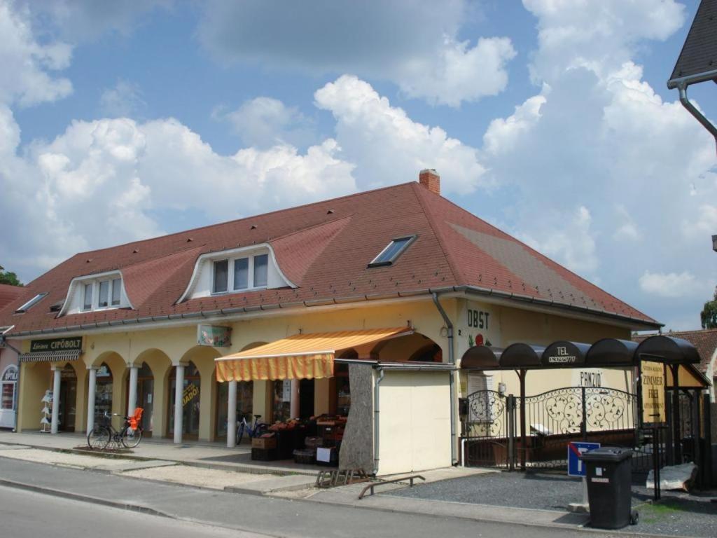 Joós Panzió Acomodação com café da manhã Sárvár Exterior foto